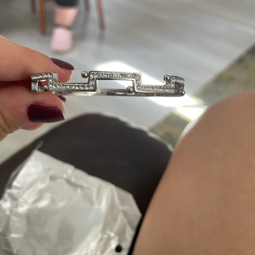 Bangle bracelet
